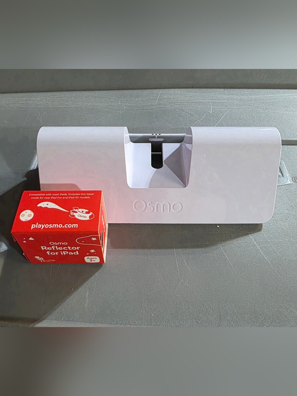 Osmo iPad Base Holder in White with Reflector Box
